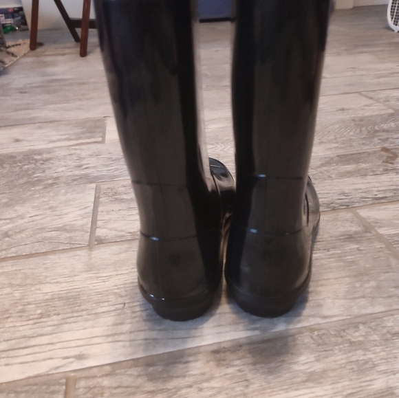 Ugg Size 7 Rubber Rain Winter Boots Sheepskin Footbed (replaceable) Minor wear - Picture 4 of 5